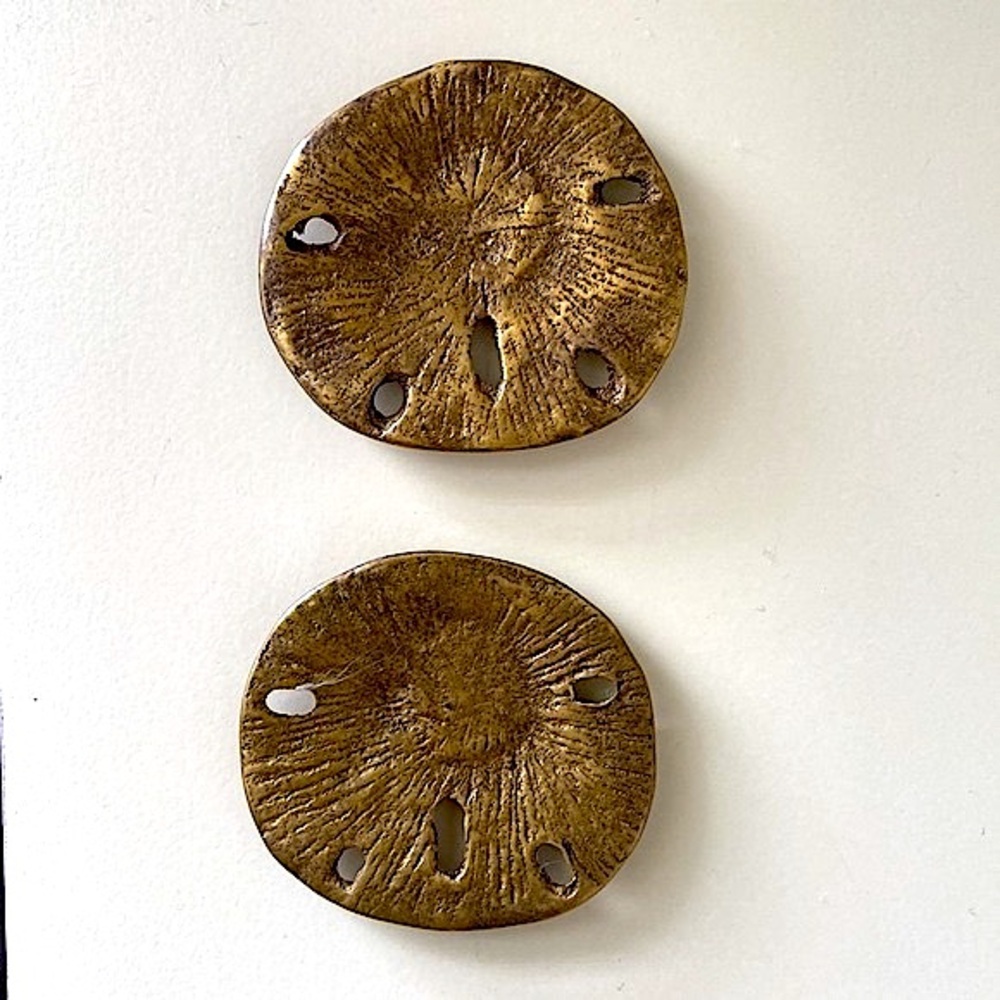 2 brass Sand Dollar Paperweights Coastal Beach Seaside Shells Decor - Picture 4 of 7